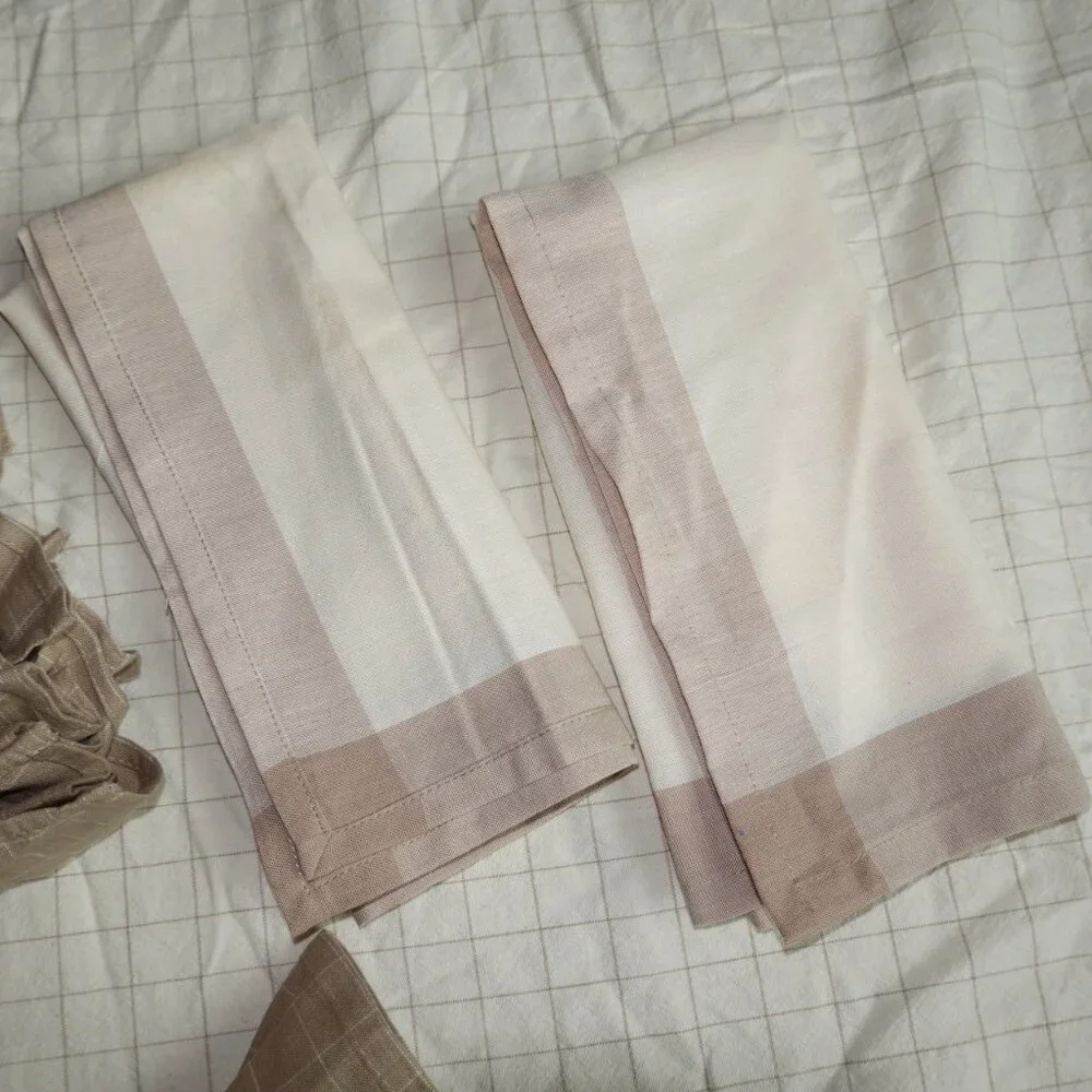 Martha Stewart Round Tablecloth + 8 Cloth Napkins + 4 Wooden Napkin Holders